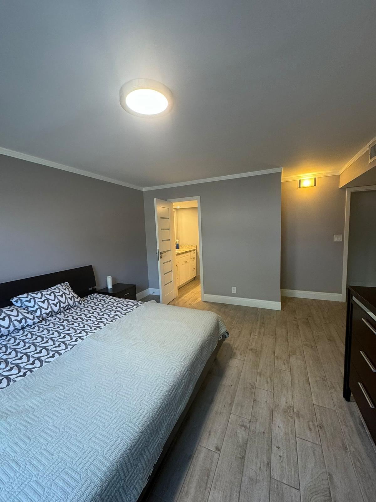 6161 Northwest 2nd Avenue, Unit FURNISHED Boca Raton, FL 33487 - Photo 8 of 22 WhatsApp Image 2025-04-01 at 16.28.43 (4