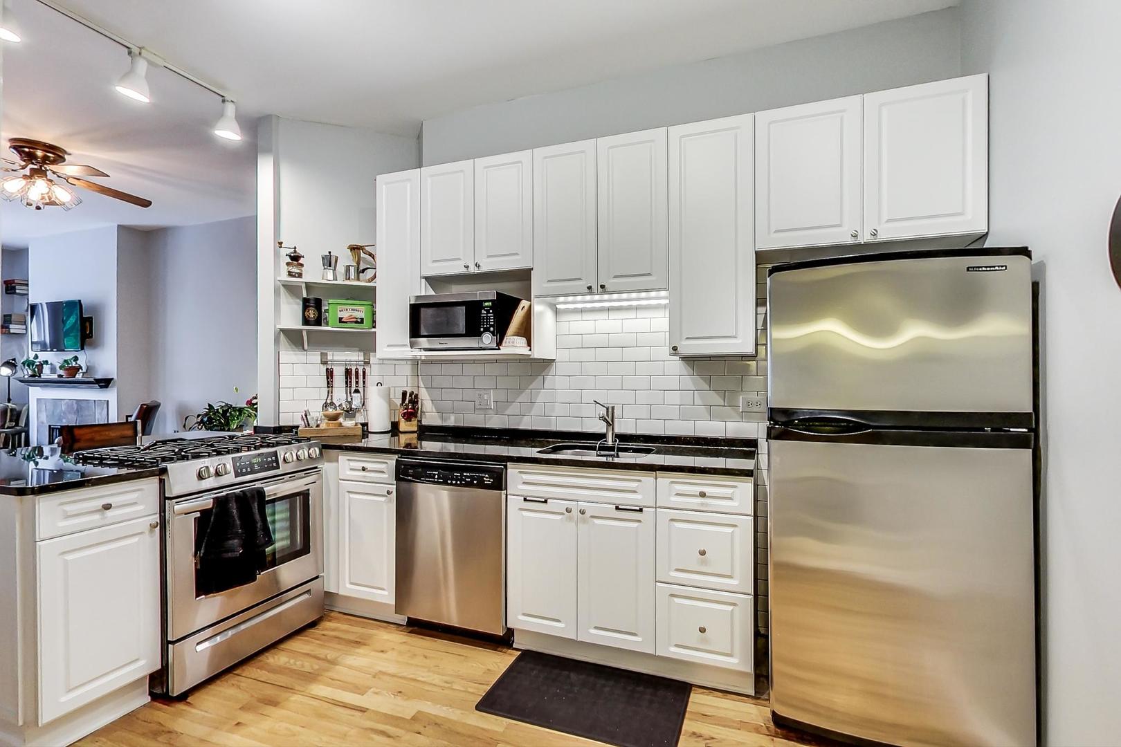 1479 West Irving Park Road, Unit 1A Chicago, IL 60613 - Photo 8 of 25
