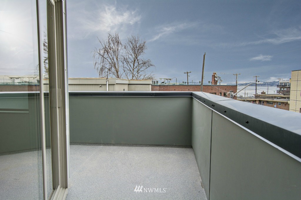 2417 Wickstrom Place Southwest Seattle, WA 98116 - Photo 11 of 25 Gallery Image 11