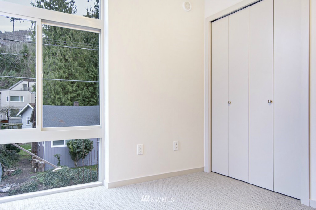 2417 Wickstrom Place Southwest Seattle, WA 98116 - Photo 14 of 25 Gallery Image 14