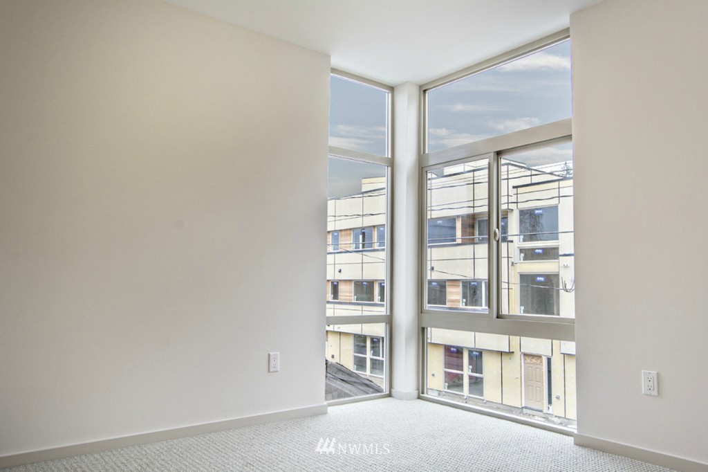 2417 Wickstrom Place Southwest Seattle, WA 98116 - Photo 15 of 25 Gallery Image 15
