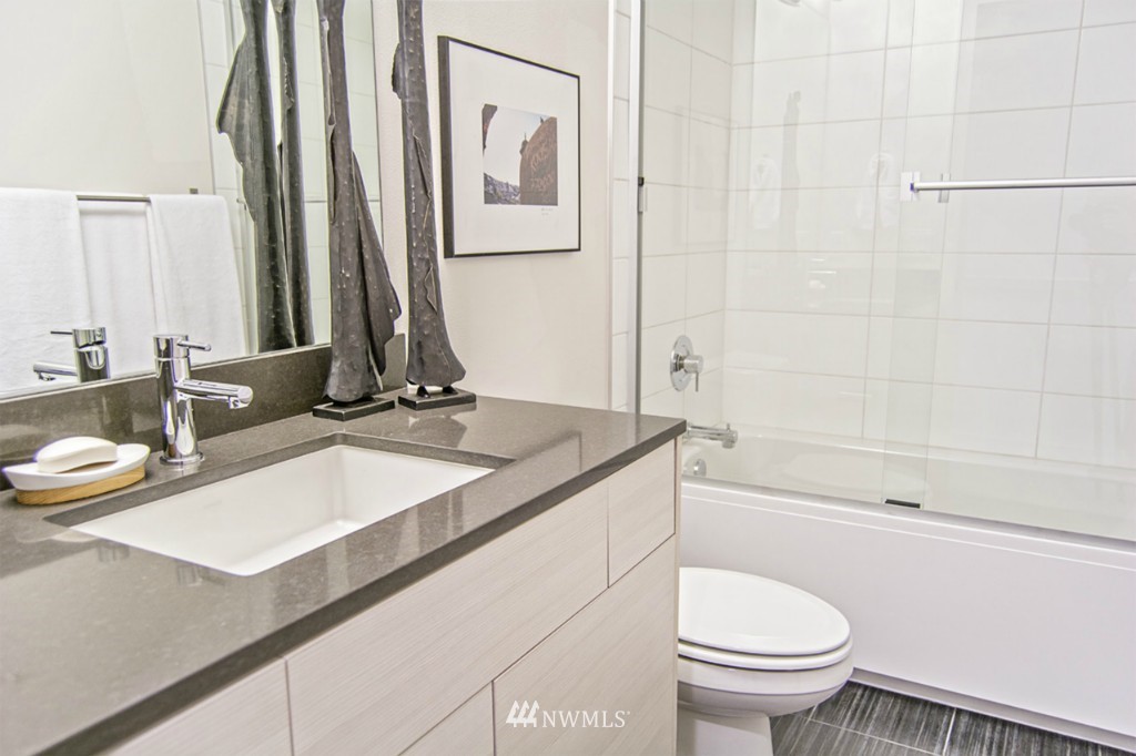 2417 Wickstrom Place Southwest Seattle, WA 98116 - Photo 16 of 25 Gallery Image 16