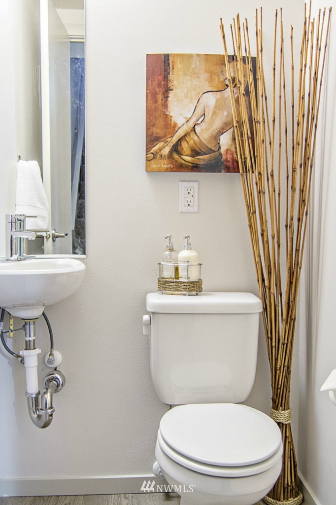 2417 Wickstrom Place Southwest Seattle, WA 98116 - Photo 18 of 25 Gallery Image 18