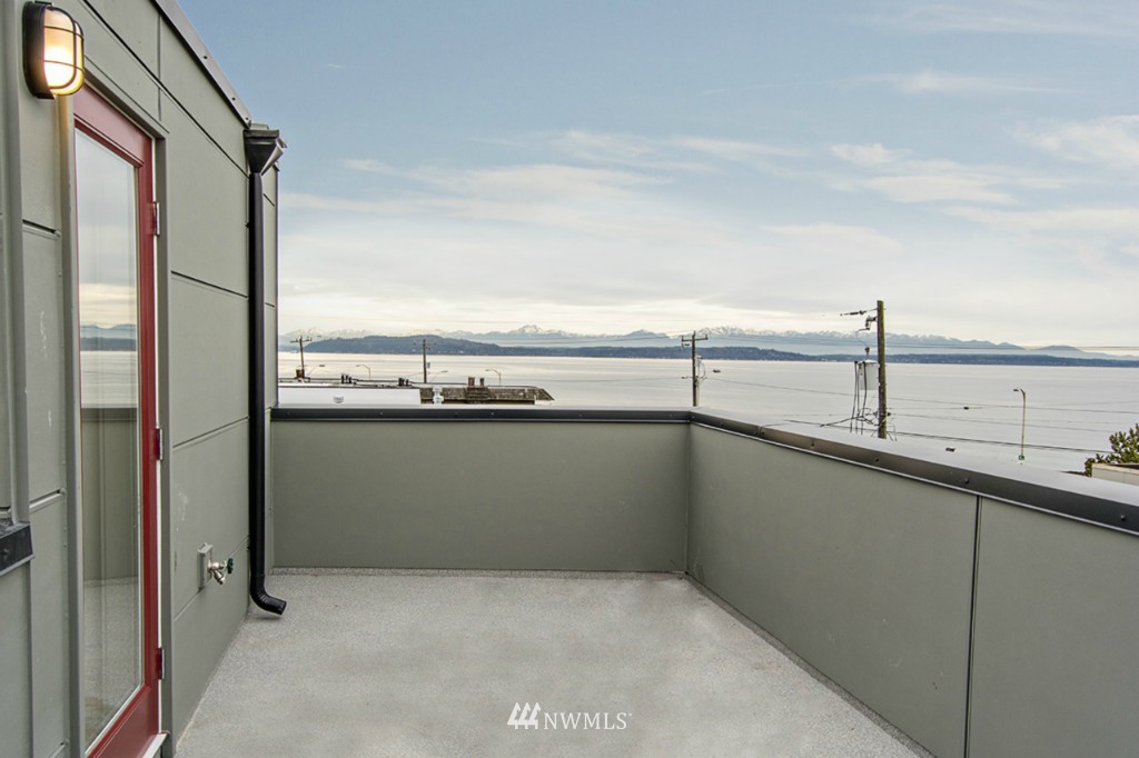 2417 Wickstrom Place Southwest Seattle, WA 98116 - Photo 19 of 25 Gallery Image 19
