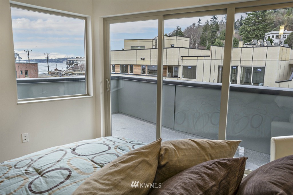 2417 Wickstrom Place Southwest Seattle, WA 98116 - Photo 10 of 25 Gallery Image 10