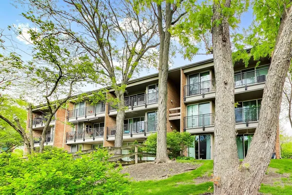 $259,900 | 1501 Fairway Drive, Unit 1F, Lisle, IL 60532
