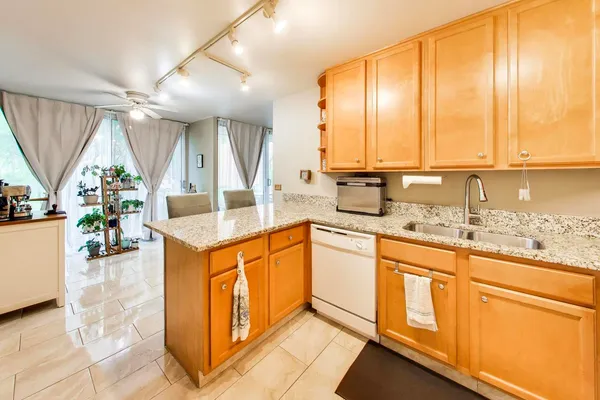 $259,900 | 1501 Fairway Drive, Unit 1F, Lisle, IL 60532