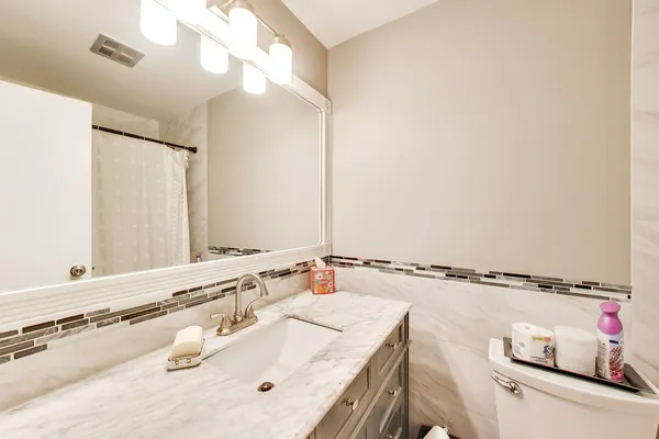 $259,900 | 1501 Fairway Drive, Unit 1F, Lisle, IL 60532
