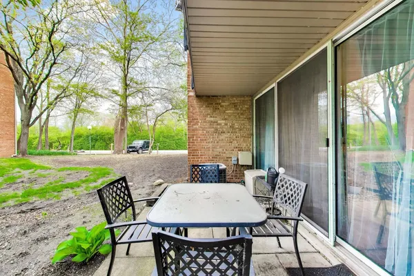 $259,900 | 1501 Fairway Drive, Unit 1F, Lisle, IL 60532