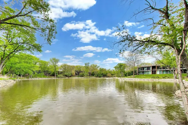 $259,900 | 1501 Fairway Drive, Unit 1F, Lisle, IL 60532