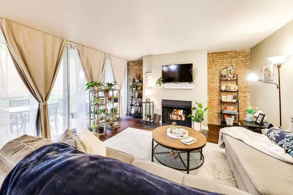 $259,900 | 1501 Fairway Drive, Unit 1F, Lisle, IL 60532
