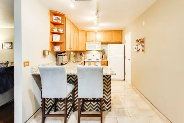 $259,900 | 1501 Fairway Drive, Unit 1F, Lisle, IL 60532