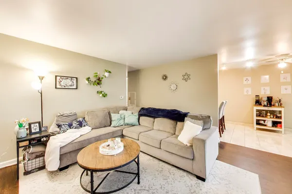 $259,900 | 1501 Fairway Drive, Unit 1F, Lisle, IL 60532