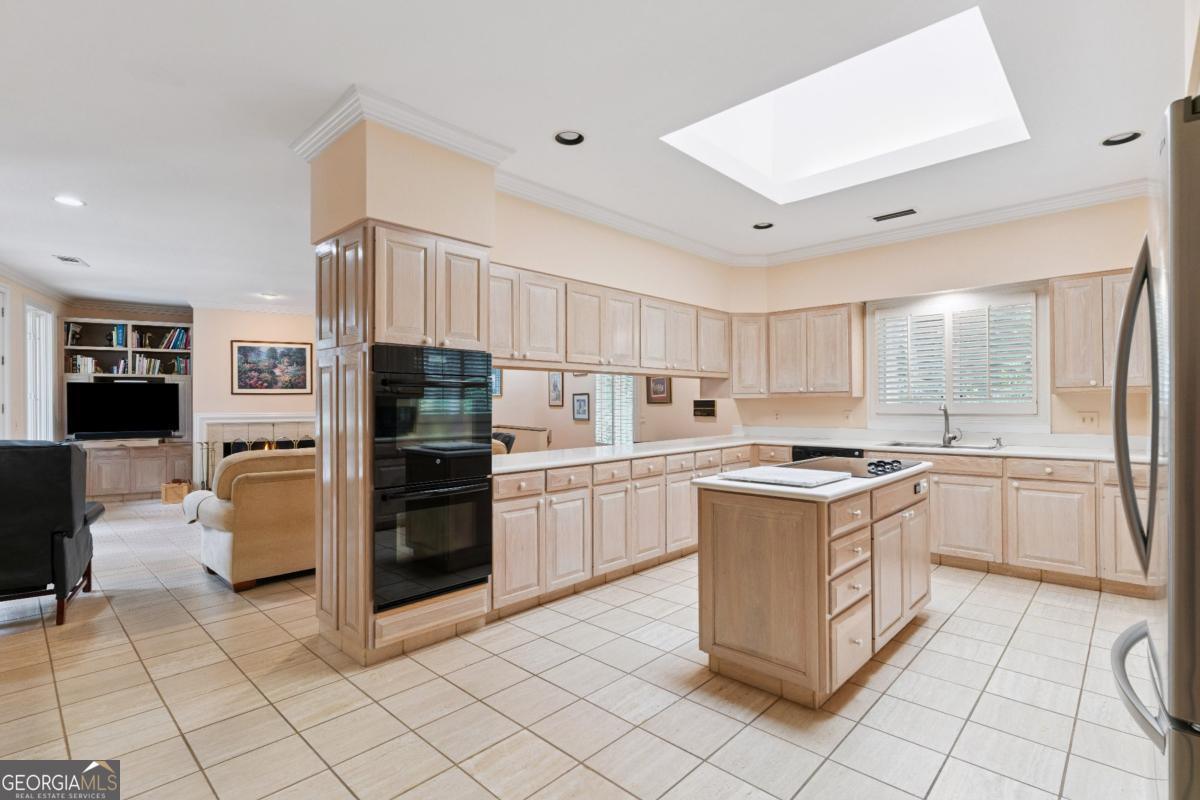 160 Hampton Point Drive St. Simons Island, GA 31522 - Photo 32 of 59 a kitchen with a stove top oven and refrigerator