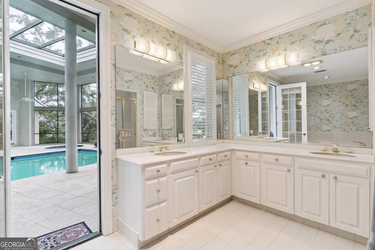 160 Hampton Point Drive St. Simons Island, GA 31522 - Photo 39 of 59 a spacious bathroom with a sink mirror and a bath tub
