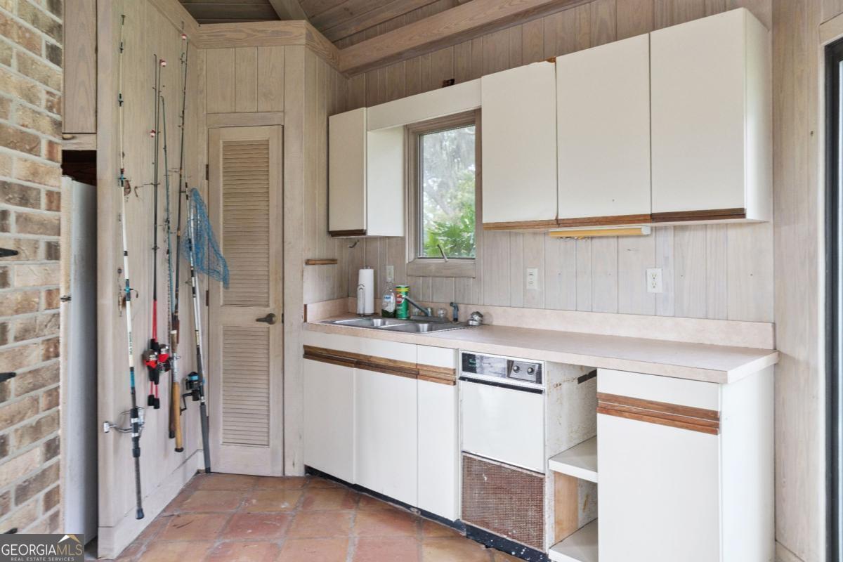 160 Hampton Point Drive St. Simons Island, GA 31522 - Photo 55 of 59 a kitchen with cabinets and window