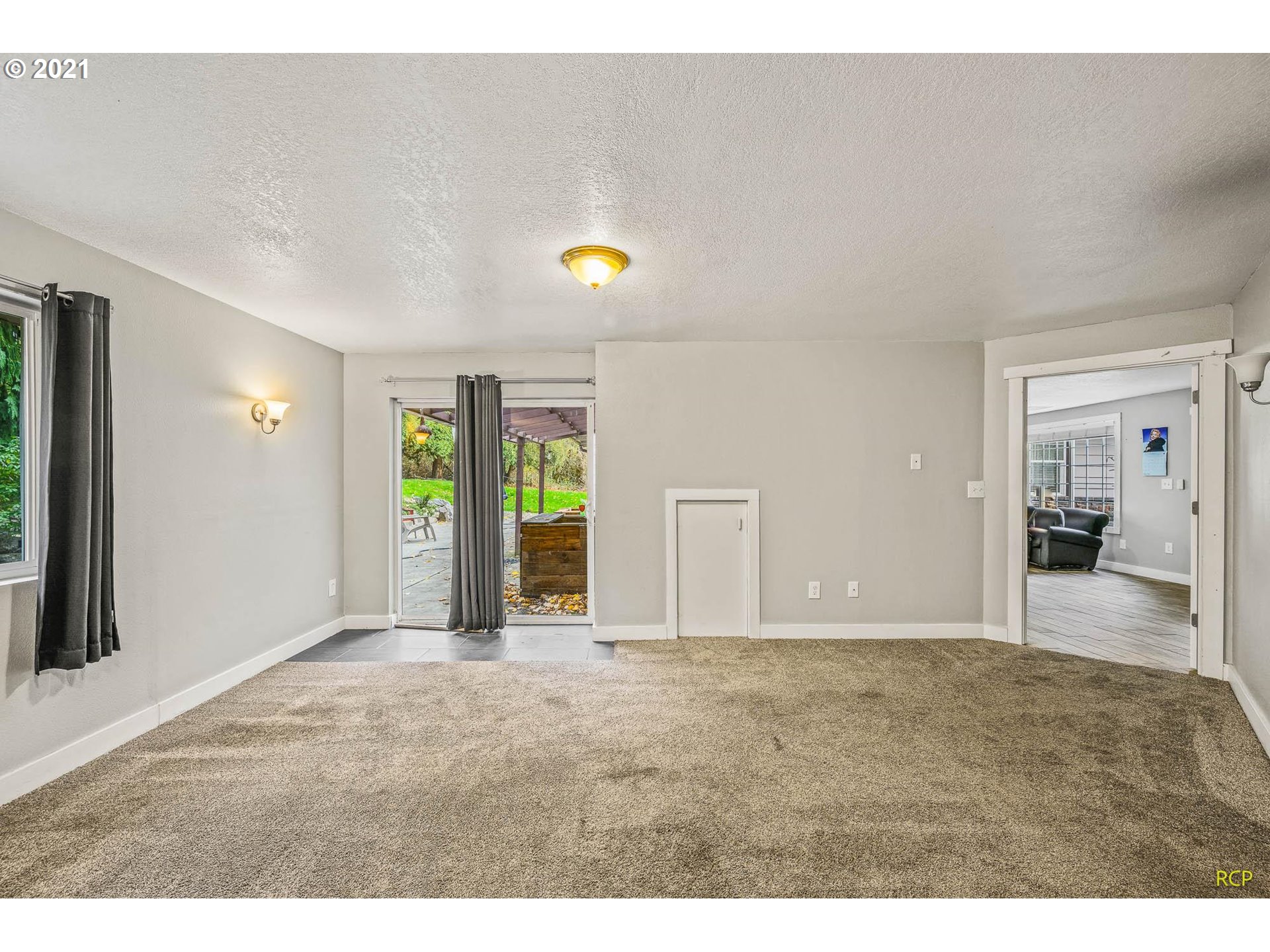 6732 Southeast Telford Road Gresham, OR 97080 - Photo 18 of 27 a view of an empty room with a window
