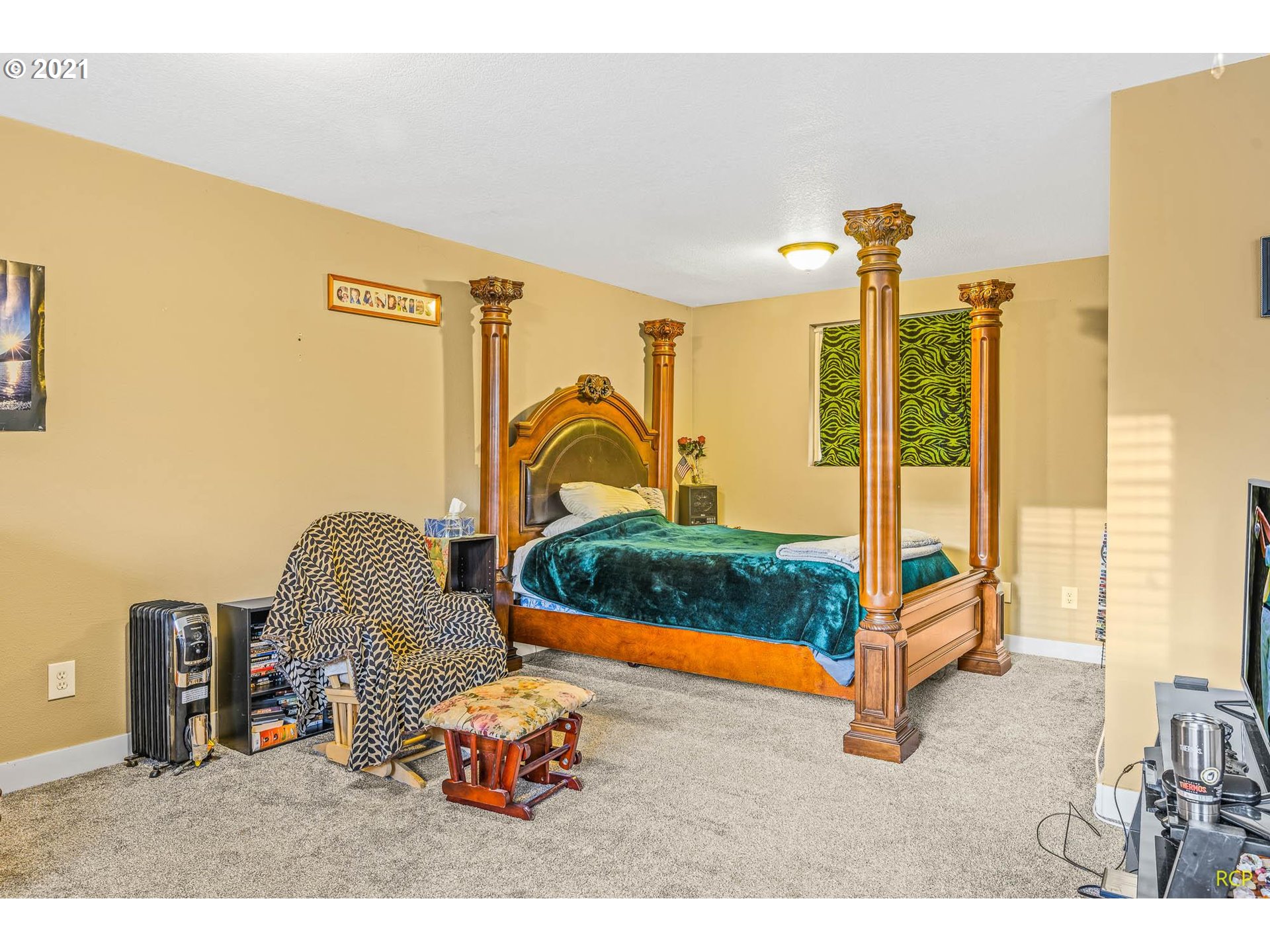 6732 Southeast Telford Road Gresham, OR 97080 - Photo 22 of 27 a living room with a bed furniture and a window