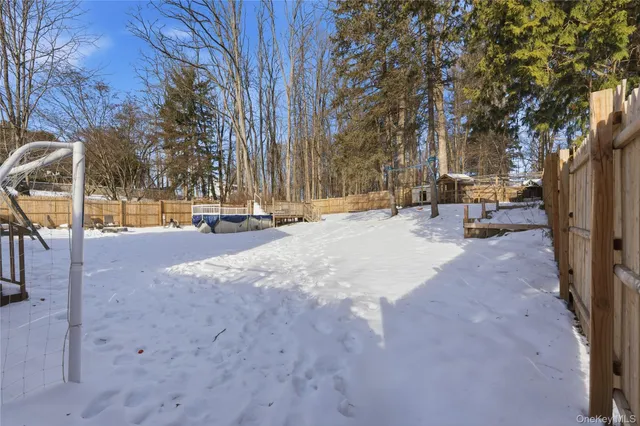 a row of palm trees sitting in a yard