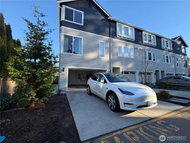 $3,200 | 3217 148th Street Southwest, Unit B1, Lynnwood, WA 98087