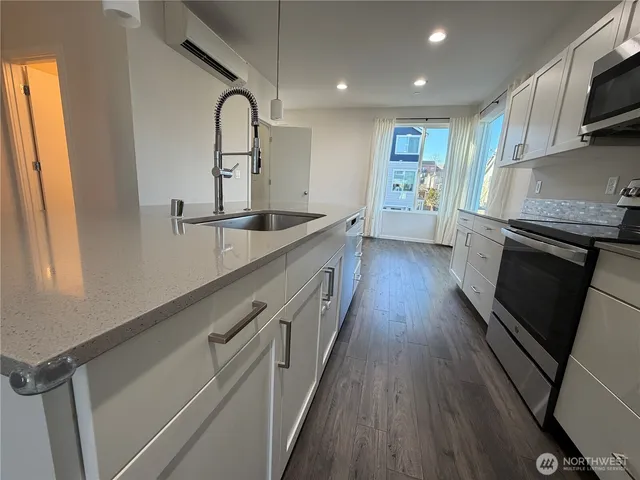 $3,200 | 3217 148th Street Southwest, Unit B1, Lynnwood, WA 98087