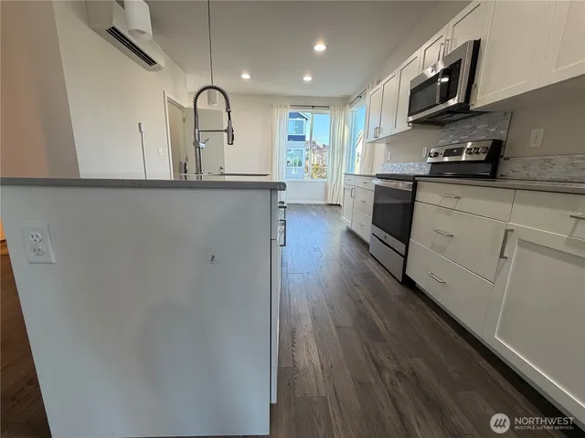 $3,200 | 3217 148th Street Southwest, Unit B1, Lynnwood, WA 98087