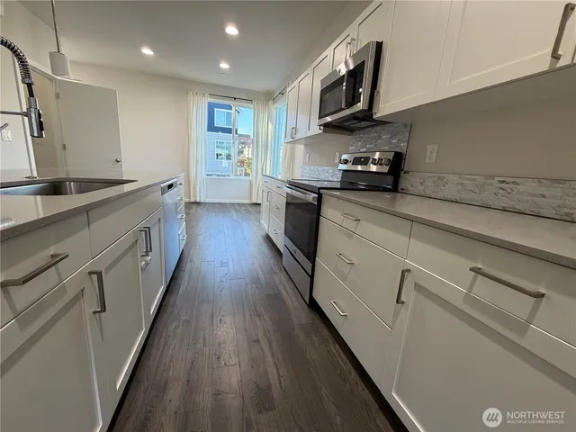 $3,200 | 3217 148th Street Southwest, Unit B1, Lynnwood, WA 98087