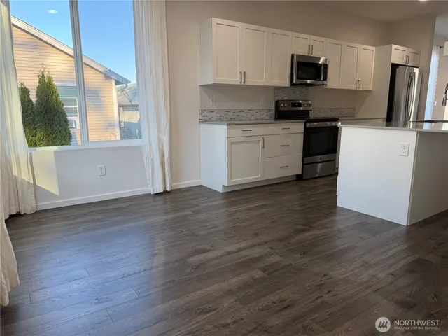 $3,200 | 3217 148th Street Southwest, Unit B1, Lynnwood, WA 98087