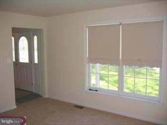 8600 Brierdale Road Philadelphia, PA 19128 - Photo 3 of 10 Living Room