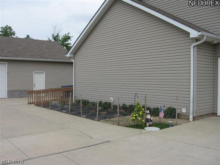 4482 Lyntz Road Warren, OH 44481 - Photo 4 of 20 Gallery Image 4