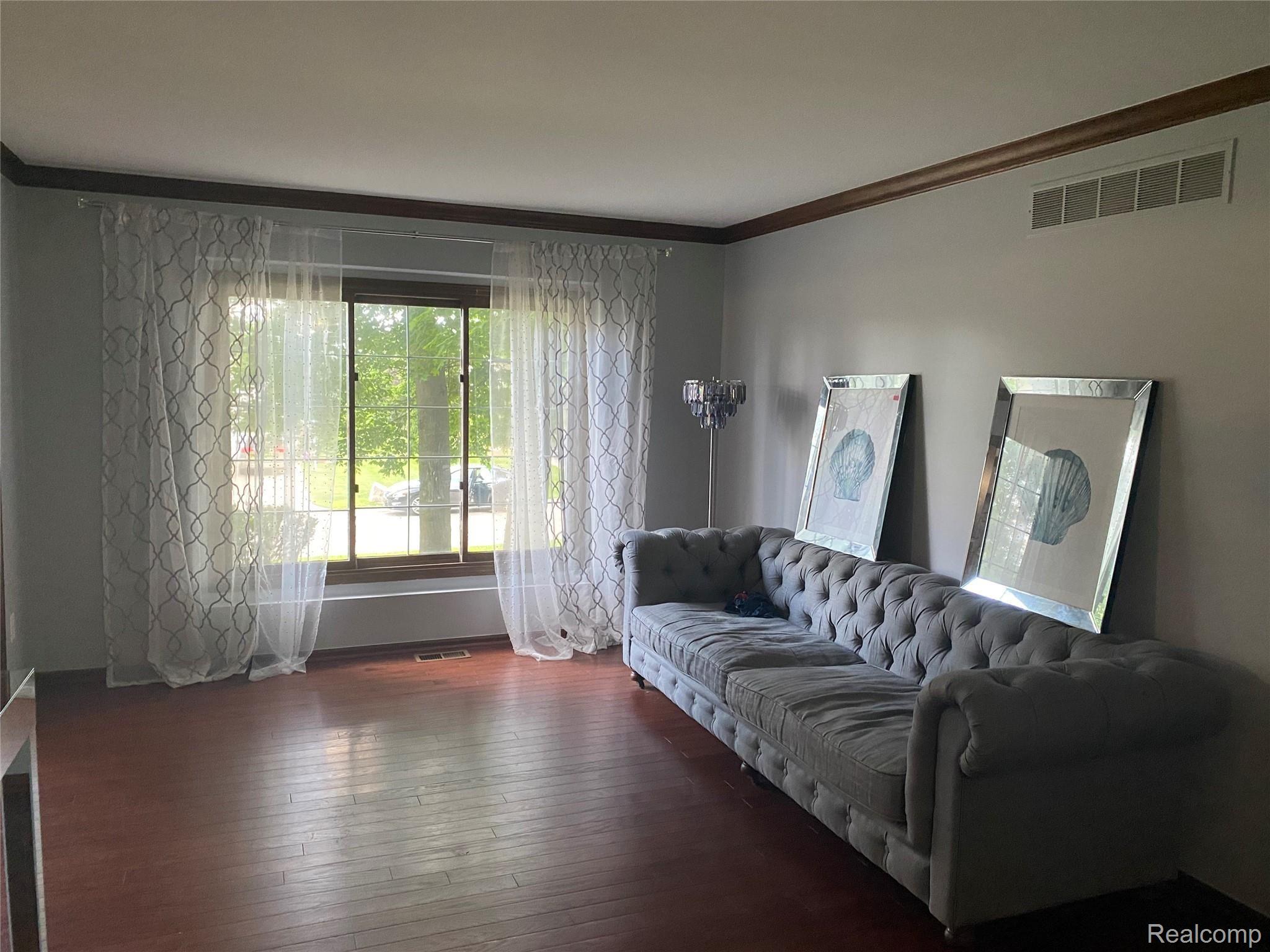 36798 Chesapeake Road Farmington, MI 48335 - Photo 6 of 32 06.jpeg