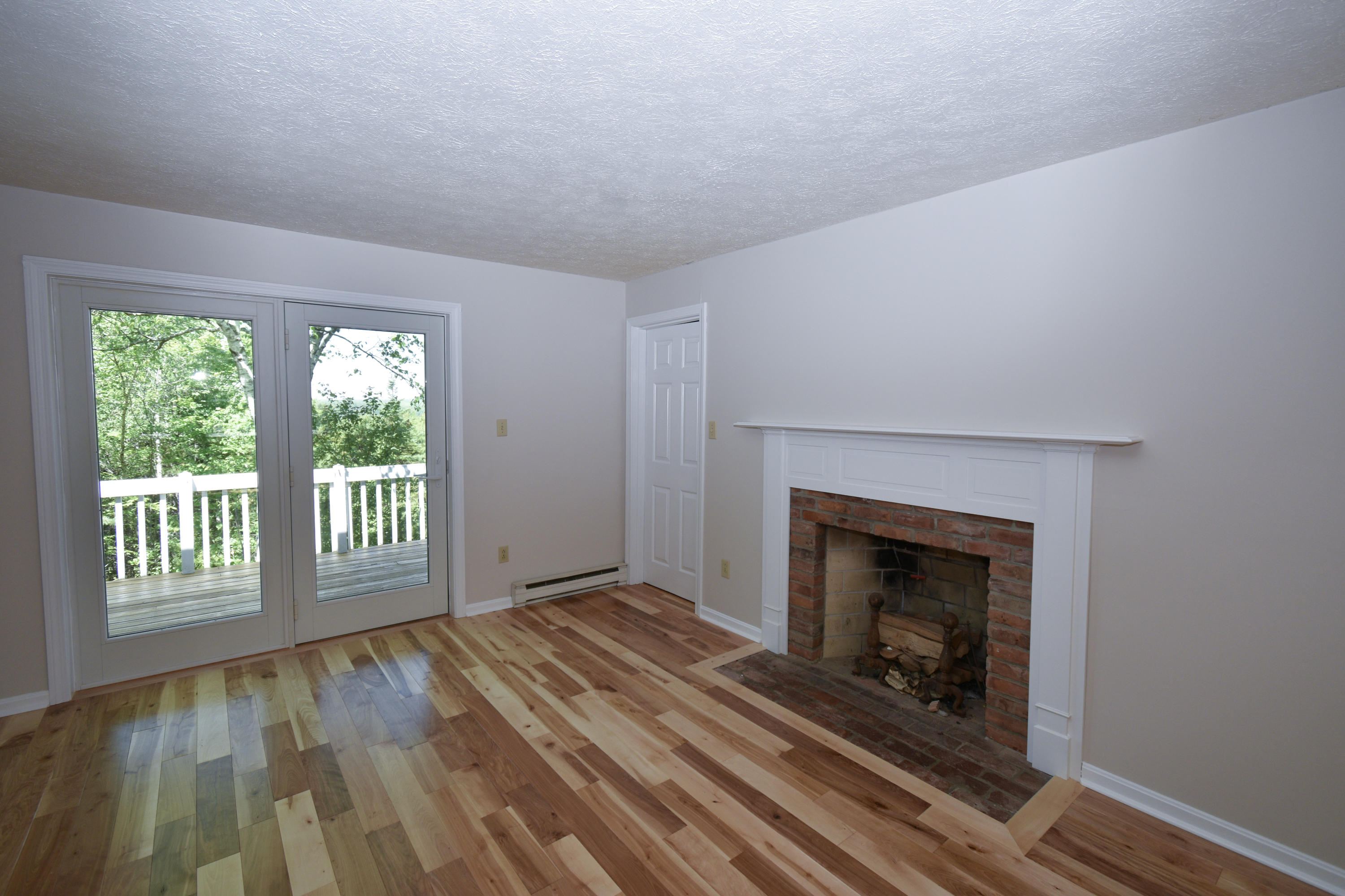406 Mountain Road Harpswell, ME 04079 - Photo 5 of 34 Living room