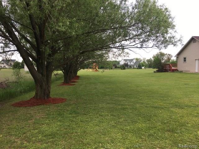 165 East Barron Road Howell, MI 48855 - Photo 3 of 22 IMG_22911.jpg