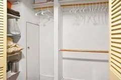 a en suite bathroom with a shower