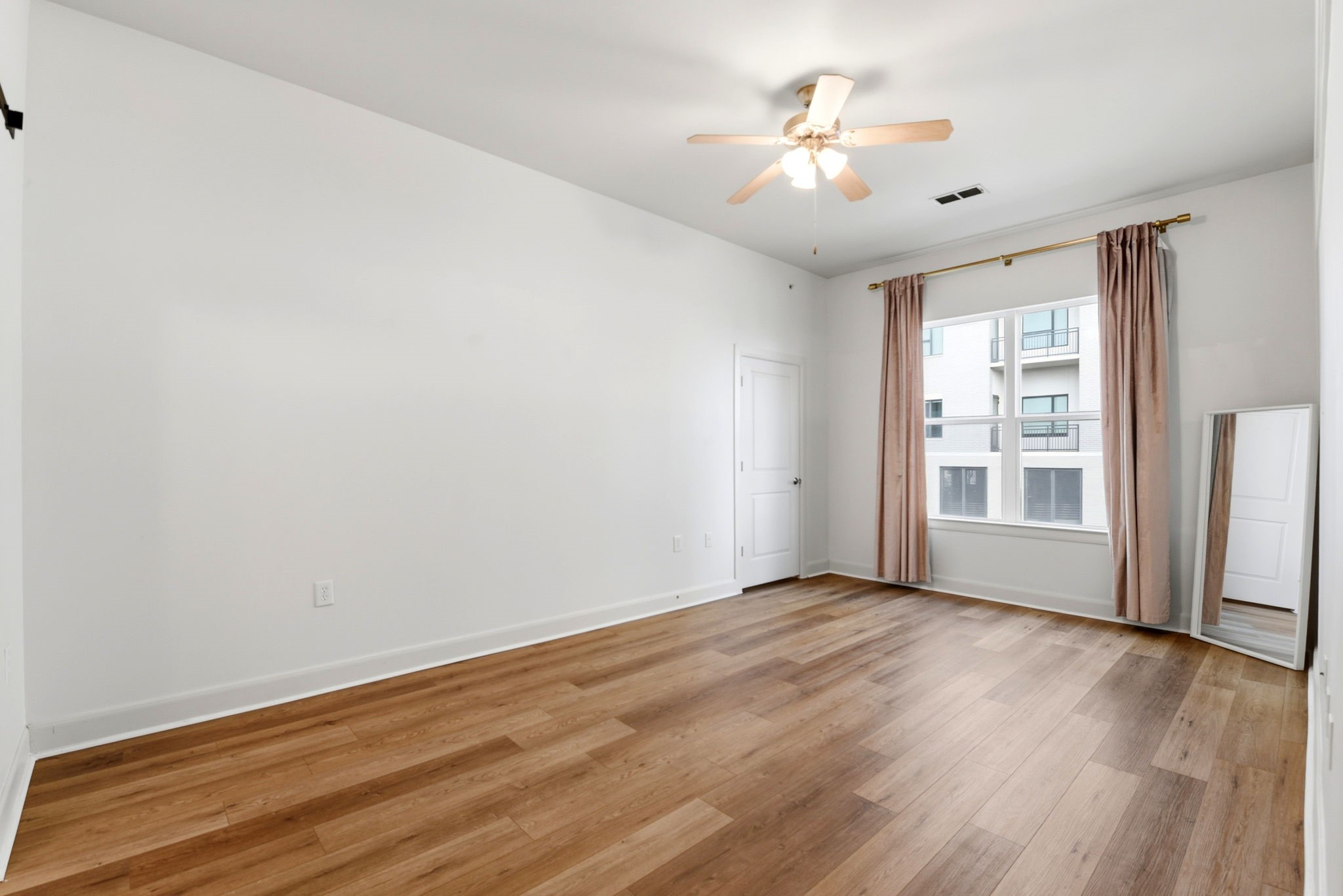 1010 Rosine Street, Unit 43 Houston, TX 77019 - Photo 28 of 48 a view of a room with wooden floor and a ceiling fan