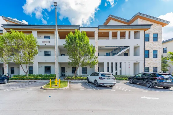 $419,000 | 8015 Northwest 104th Avenue, Unit 6, Doral, FL 33178