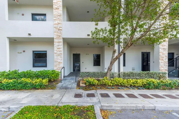 $419,000 | 8015 Northwest 104th Avenue, Unit 6, Doral, FL 33178