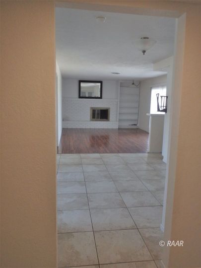516 Scott Street Ridgecrest, CA 93555 - Photo 8 of 35 a view of hallway with bathroom and windows