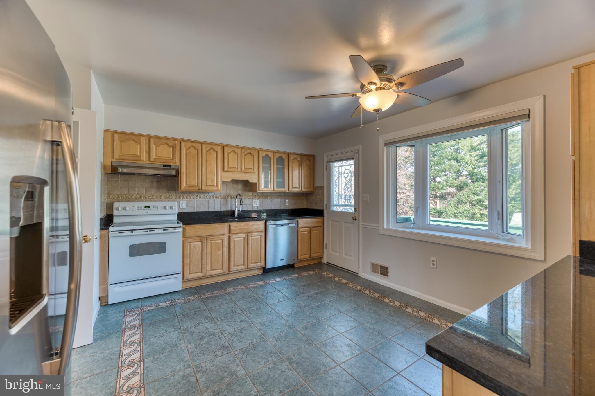 6414 Old Chesterbrook Road McLean, VA 22101 - Photo 8 of 29 Gallery Image 8