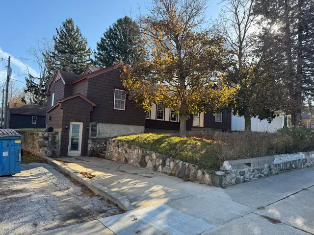 $204,900 | 220 South State Street, Hart, MI 49420