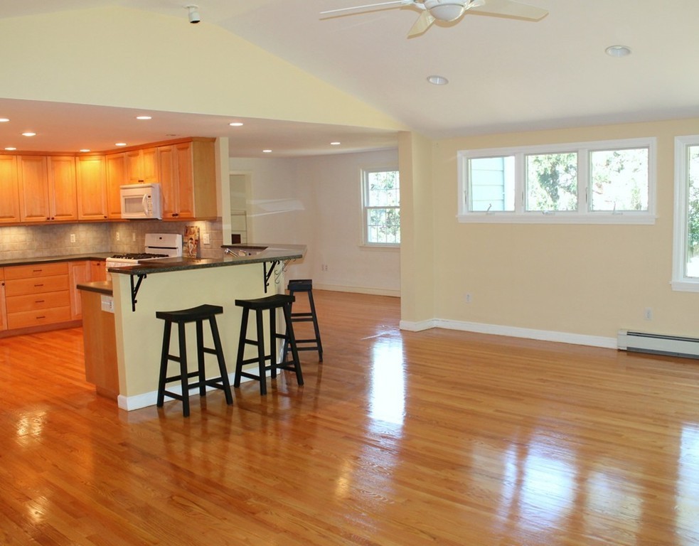 31 Circle Road Lexington, MA 02420 - Photo 4 of 25
