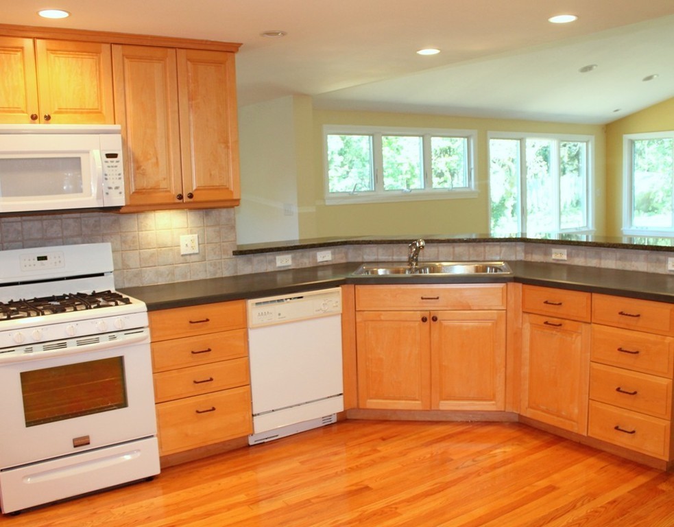 31 Circle Road Lexington, MA 02420 - Photo 7 of 25