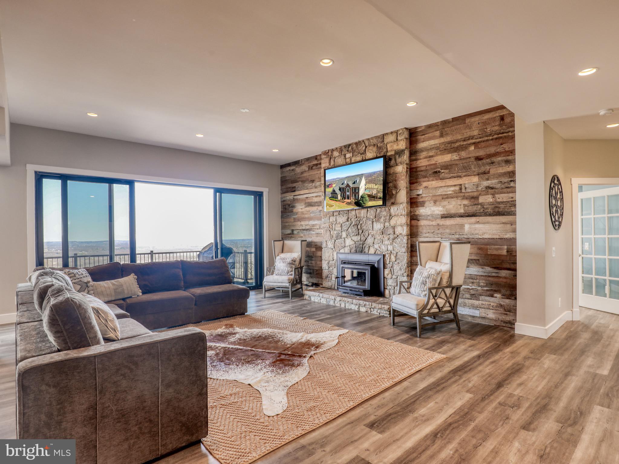 35059 Sunny Ridge Road Round Hill, VA 20141 - Photo 16 of 78 Family Room