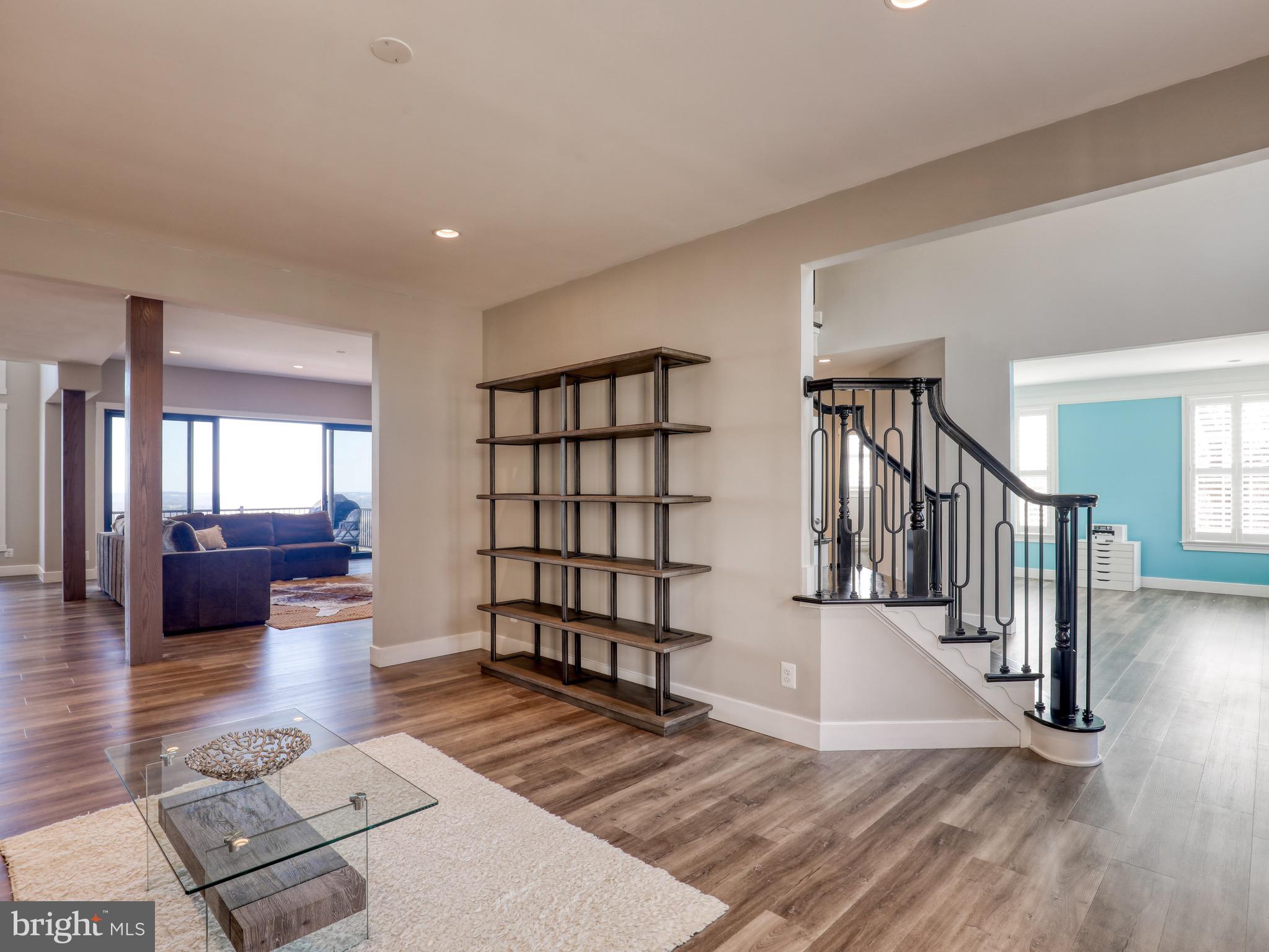 35059 Sunny Ridge Road Round Hill, VA 20141 - Photo 22 of 78 Living Room