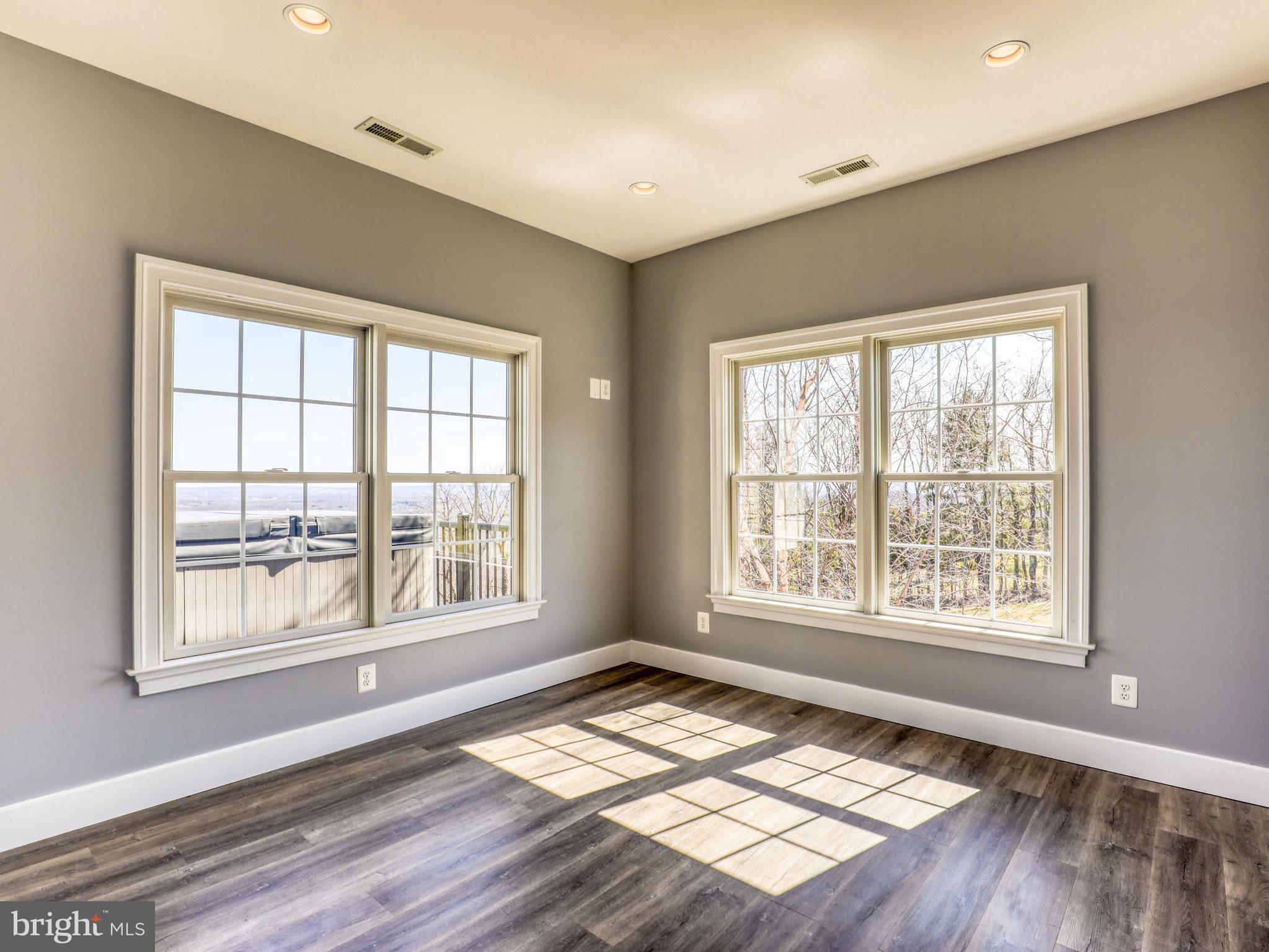 35059 Sunny Ridge Road Round Hill, VA 20141 - Photo 27 of 78 Primary bedroom sitting room