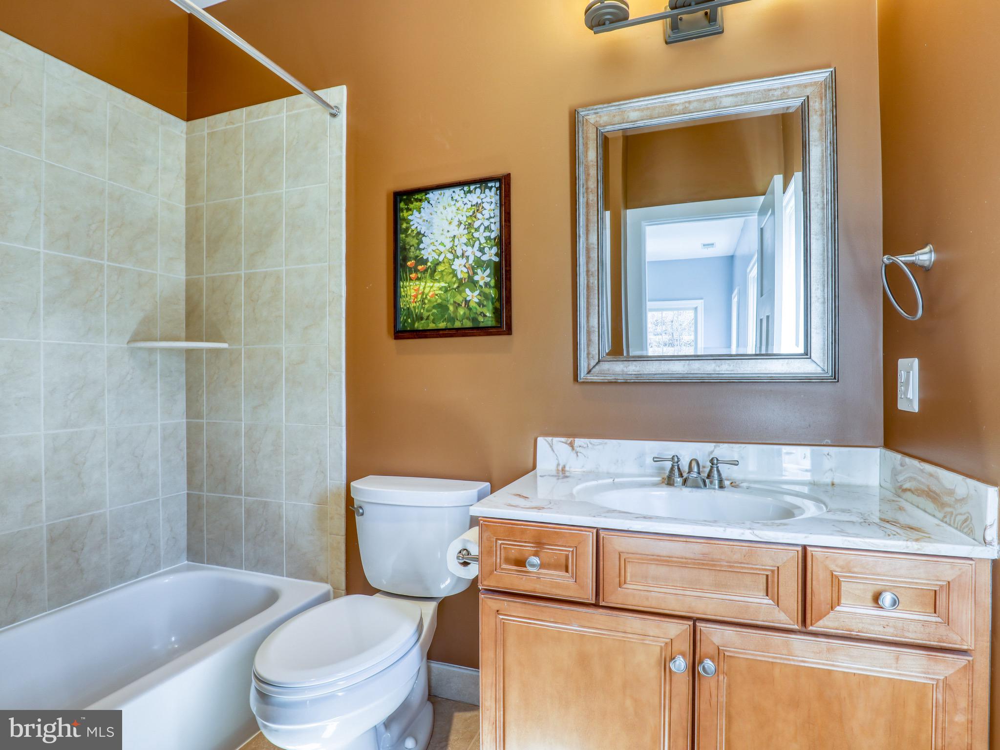 35059 Sunny Ridge Road Round Hill, VA 20141 - Photo 34 of 78 En suite bath