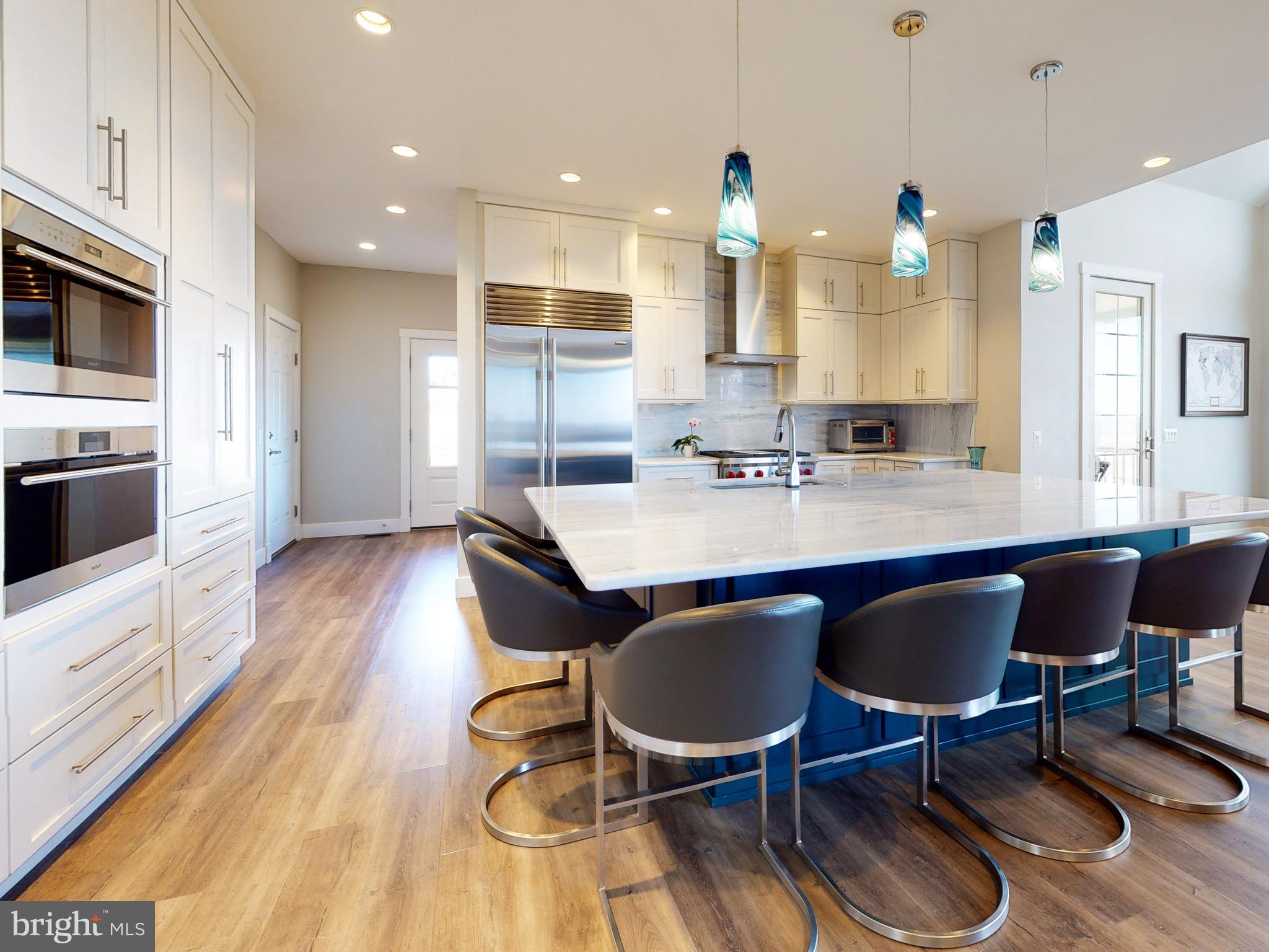 35059 Sunny Ridge Road Round Hill, VA 20141 - Photo 6 of 78 On-trend Luxe kitchen