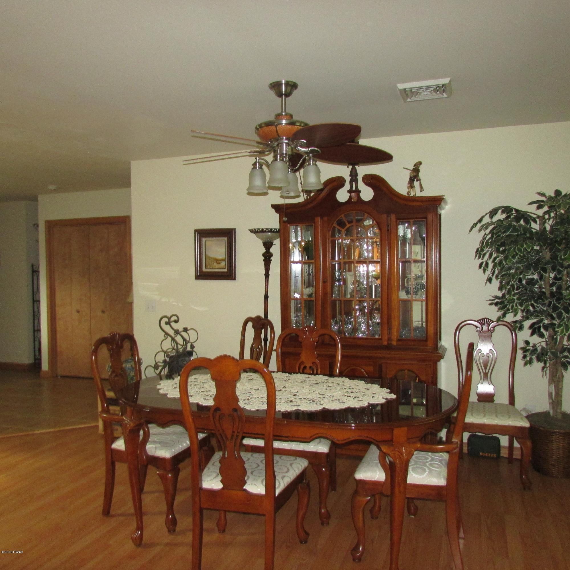 2140 Oaktree Lane Bushkill, PA 18324 - Photo 5 of 27