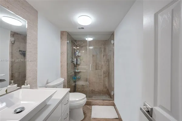 $669,000 | 5701 Collins Avenue, Unit 1415, Miami Beach, FL 33140