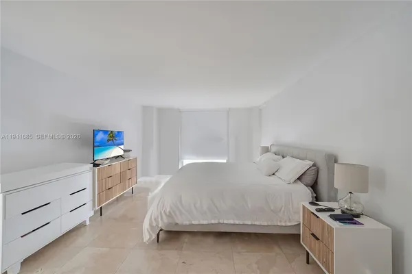 $669,000 | 5701 Collins Avenue, Unit 1415, Miami Beach, FL 33140